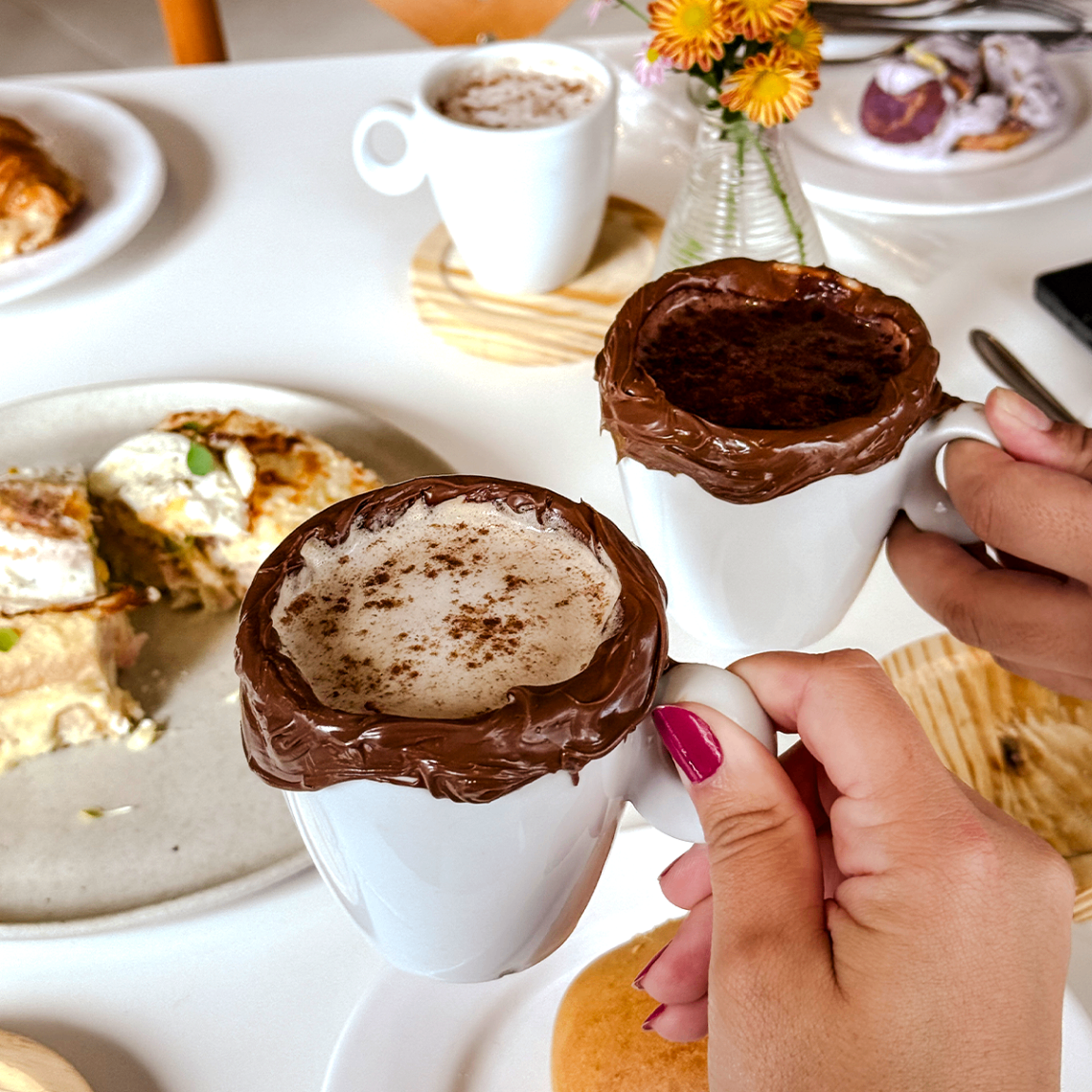Cafés com borda de Nutella